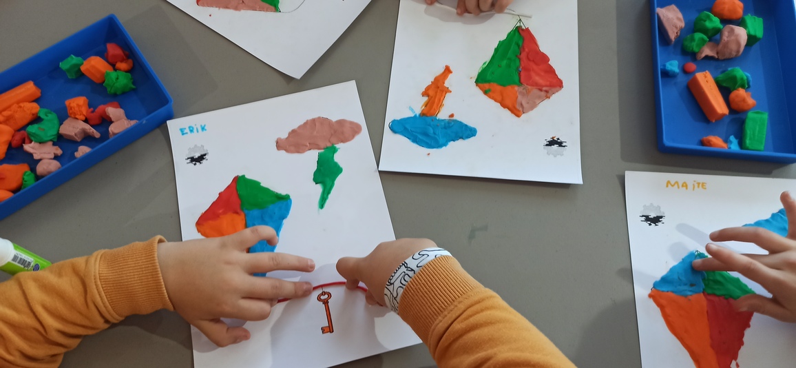 Talleres de plastilina en Rialia Industria Museoa con motivo de la exposición Plastihistoria de la Ciencia