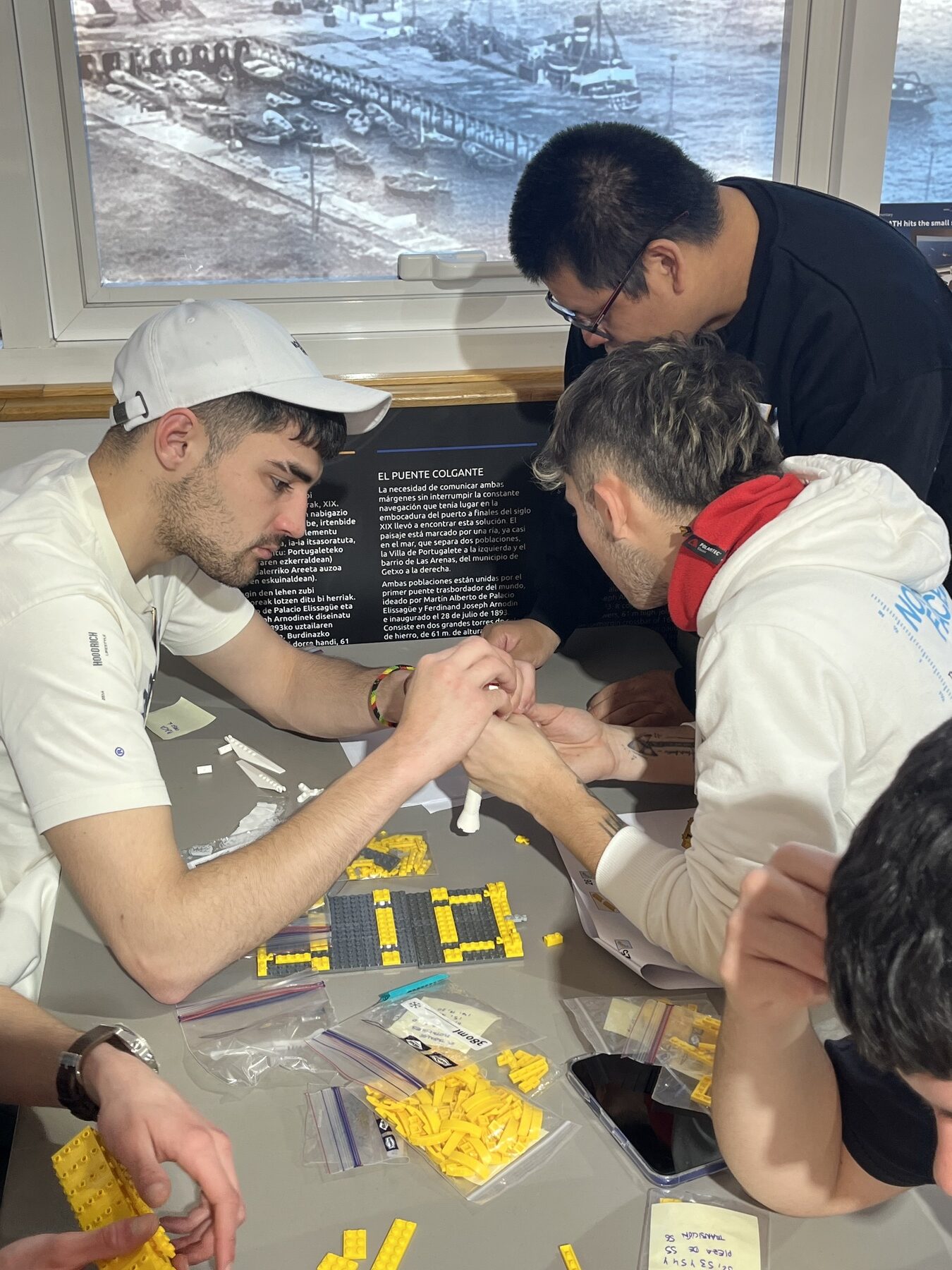Alumnos de la FP de Repelega en el taller de Saite