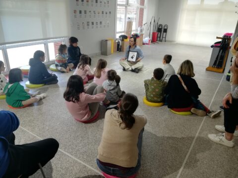 Taller familiar Collage y Acción, en Rialia Industria Museoa